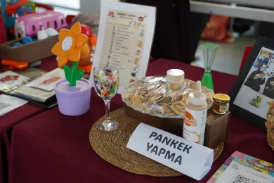 Özel Eğitim Teknolojileri ve Yapay Zeka Destekli Çizelgeler Sergilendi