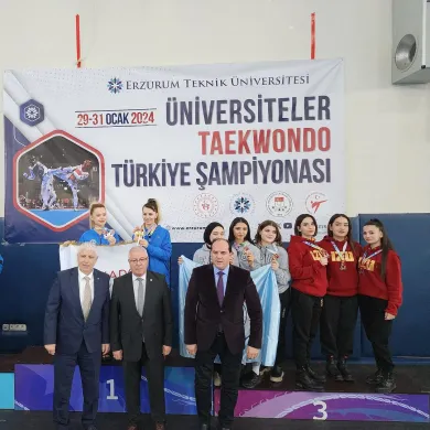 Türkiye+Taekwondo+Şampiyonu;+İZÜTürkiye+Üniversite+Sporları+Federasyonu+tarafından,+Erzurum’da+düzenlenen+Türkiye+Taekwondo+Şampiyonası’nda+takımımız,+Türkiye+Şampiyonu+oldu.Türkiye+Şampiyonu(Erke (4)