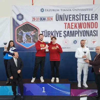 Türkiye+Taekwondo+Şampiyonu;+İZÜTürkiye+Üniversite+Sporları+Federasyonu+tarafından,+Erzurum’da+düzenlenen+Türkiye+Taekwondo+Şampiyonası’nda+takımımız,+Türkiye+Şampiyonu+oldu.Türkiye+Şampiyonu(Erke (1)
