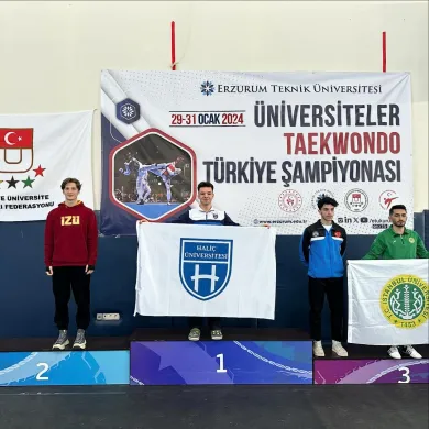 Türkiye+Taekwondo+Şampiyonu;+İZÜTürkiye+Üniversite+Sporları+Federasyonu+tarafından,+Erzurum’da+düzenlenen+Türkiye+Taekwondo+Şampiyonası’nda+takımımız,+Türkiye+Şampiyonu+oldu.Türkiye+Şampiyonu(Erkek+Ta
