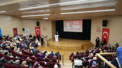 İlim Yayma Vakfı (İYV) ve İstanbul Sabahattin Zaim Üniversitesi (İZÜ) iş birliğiyle bu yıl beşincisi düzenlenen “75 Günde Hafızlık Programı”nın kapanış töreninde 40 hafız taç takıp hafızlık belgesi aldı.