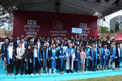 İZÜ'de 12. Mezuniyet Coşkusu