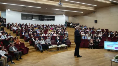 İstanbul Sabahattin Zaim Üniversitesinde (İZÜ) 2026-2027 Eğitim Öğretim Yılı Güz Dönemi Akademik Genel Kurul Toplantısı, Rektör Prof. Dr. İsmail Küçük, Rektör Yardımcıları Prof. Dr. Erhan İçener, Prof. Dr. Nihat Erdoğmuş ve Prof. Dr. Mehmet Zahmakıran, Genel Sekreter Dr. Fatih Hasdemir, dekanlar ve öğretim üyelerinin katılımıyla gerçekleştirildi. Toplantıda konuşan Rektör Prof. Dr. İsmail Küçük, üniversitenin tercih gücü, araştırma görünürlüğü ve performans çerçevesi başlıklarında değerlendirmelerde bulundu