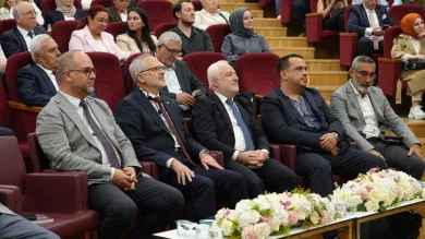 İstanbul Sabahattin Zaim Üniversitesinde (İZÜ) 2026-2027 Eğitim Öğretim Yılı Güz Dönemi Akademik Genel Kurul Toplantısı, Rektör Prof. Dr. İsmail Küçük, Rektör Yardımcıları Prof. Dr. Erhan İçener, Prof. Dr. Nihat Erdoğmuş ve Prof. Dr. Mehmet Zahmakıran, Genel Sekreter Dr. Fatih Hasdemir, dekanlar ve öğretim üyelerinin katılımıyla gerçekleştirildi. Toplantıda konuşan Rektör Prof. Dr. İsmail Küçük, üniversitenin tercih gücü, araştırma görünürlüğü ve performans çerçevesi başlıklarında değerlendirmelerde bulundu