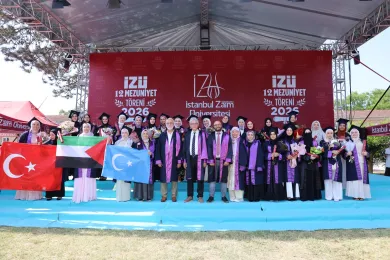 İZÜ'de 12. Mezuniyet Coşkusu