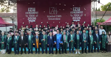 İZÜ'de 12. Mezuniyet Coşkusu