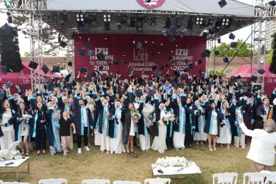 İZÜ'de 12. Mezuniyet Coşkusu