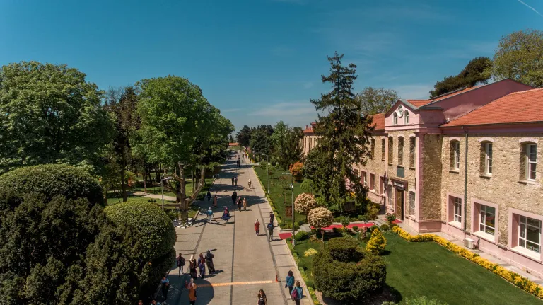 Güçlü Eğitim Kadrosu