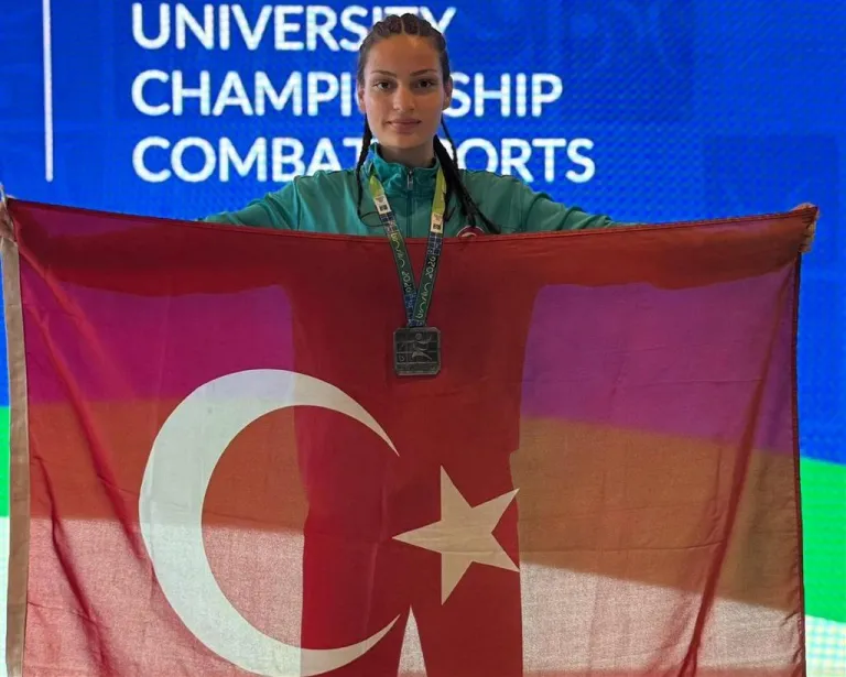 İZÜ Öğrencisi Dünya İkincisi Oldu